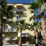 Ninays Hotel