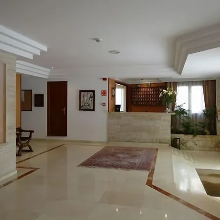 ニネイス 2* リョレート・デ・マル