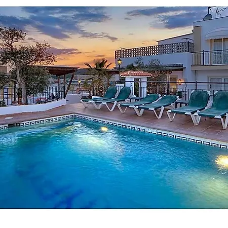 Otel Ninays 2*