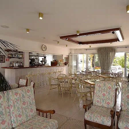 妮娜伊斯酒店 酒店 滨海略雷特