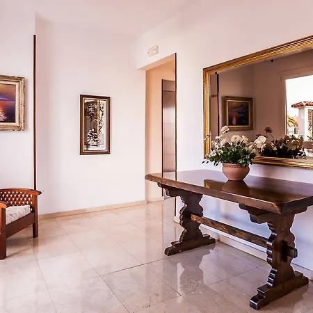 Ninays Ξενοδοχείο 2*